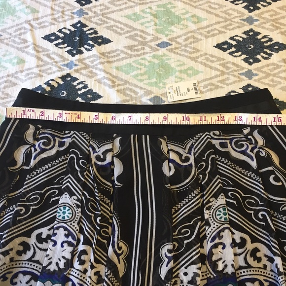 White House Black Market Elegant Skirt - Picture 2 of 7